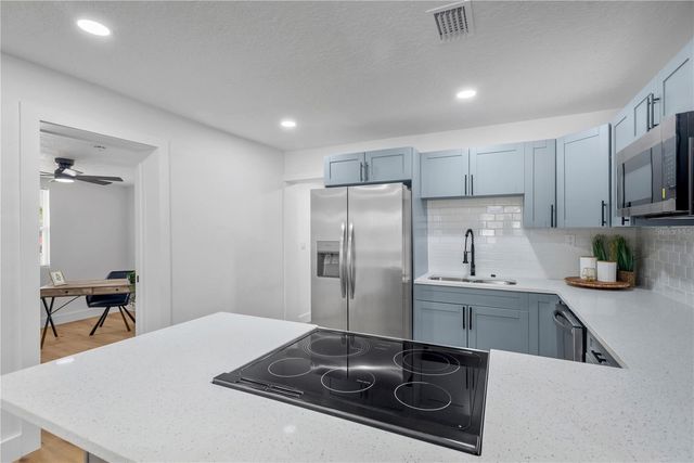 5052 JASMINE CIRCLE, St Petersburg, FL 33714