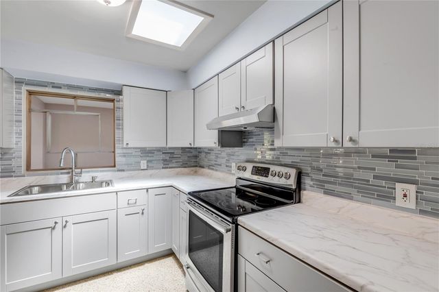 592 BROOK CIRCLE, South Daytona, FL 32119
