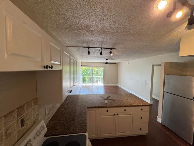 725 Hummingbird Way 210, North Palm Beach, FL 33408