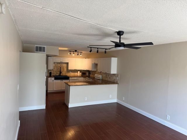 725 Hummingbird Way 210, North Palm Beach, FL 33408