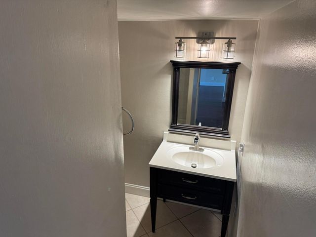 725 Hummingbird Way 210, North Palm Beach, FL 33408