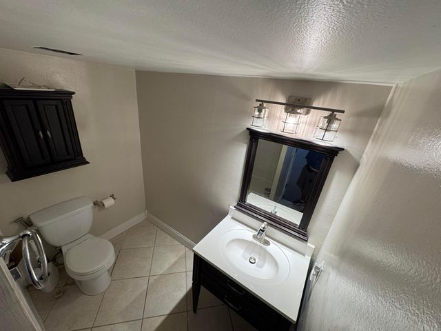 725 Hummingbird Way 210, North Palm Beach, FL 33408
