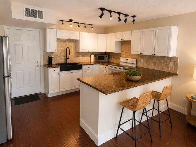 725 Hummingbird Way 210, North Palm Beach, FL 33408