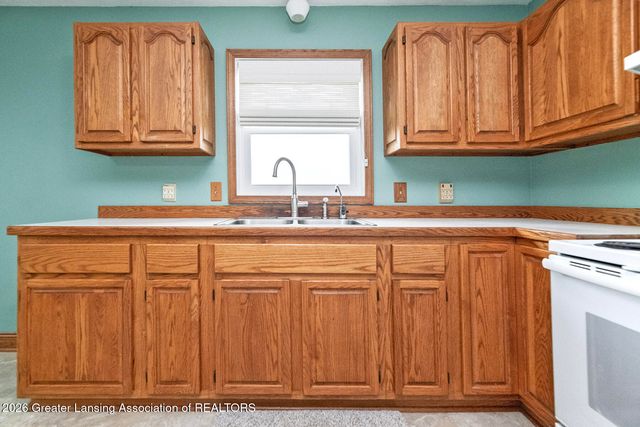 3124 E Round Lake Road, Dewitt, MI 48820