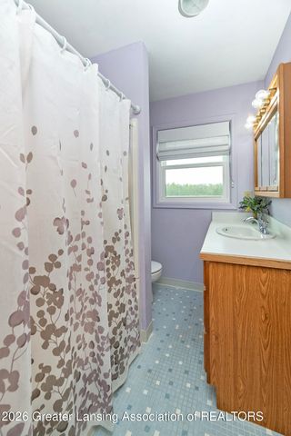 3124 E Round Lake Road, Dewitt, MI 48820
