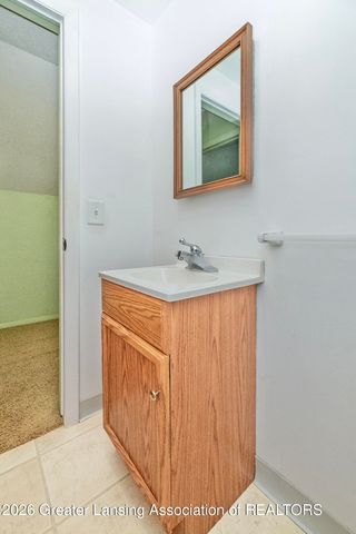 3124 E Round Lake Road, Dewitt, MI 48820