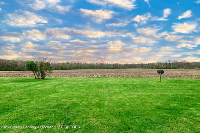 3124 E Round Lake Road, Dewitt, MI 48820