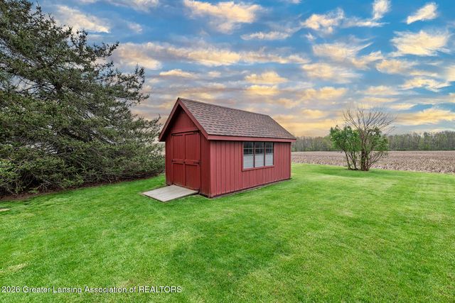 3124 E Round Lake Road, Dewitt, MI 48820
