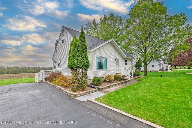 3124 E Round Lake Road, Dewitt, MI 48820
