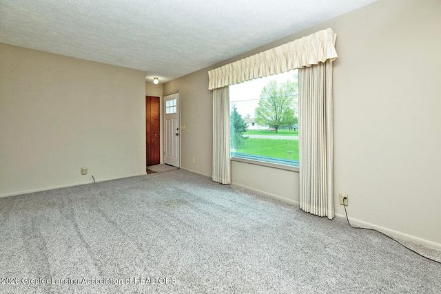 3124 E Round Lake Road, Dewitt, MI 48820