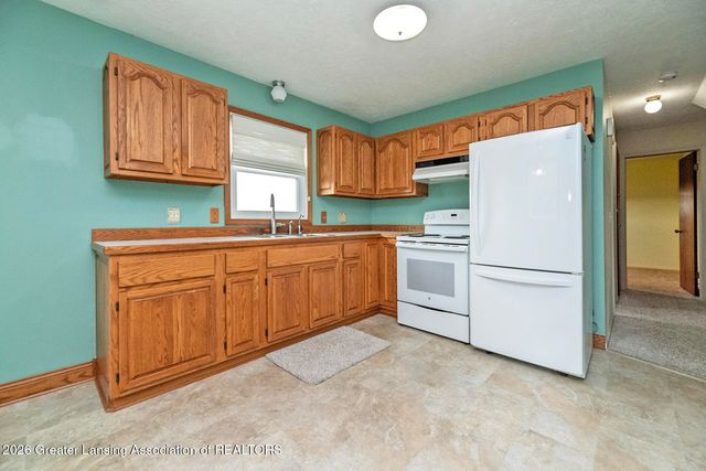 3124 E Round Lake Road, Dewitt, MI 48820
