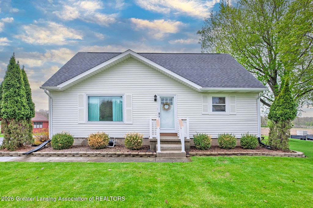 3124 E Round Lake Road, Dewitt, MI 48820