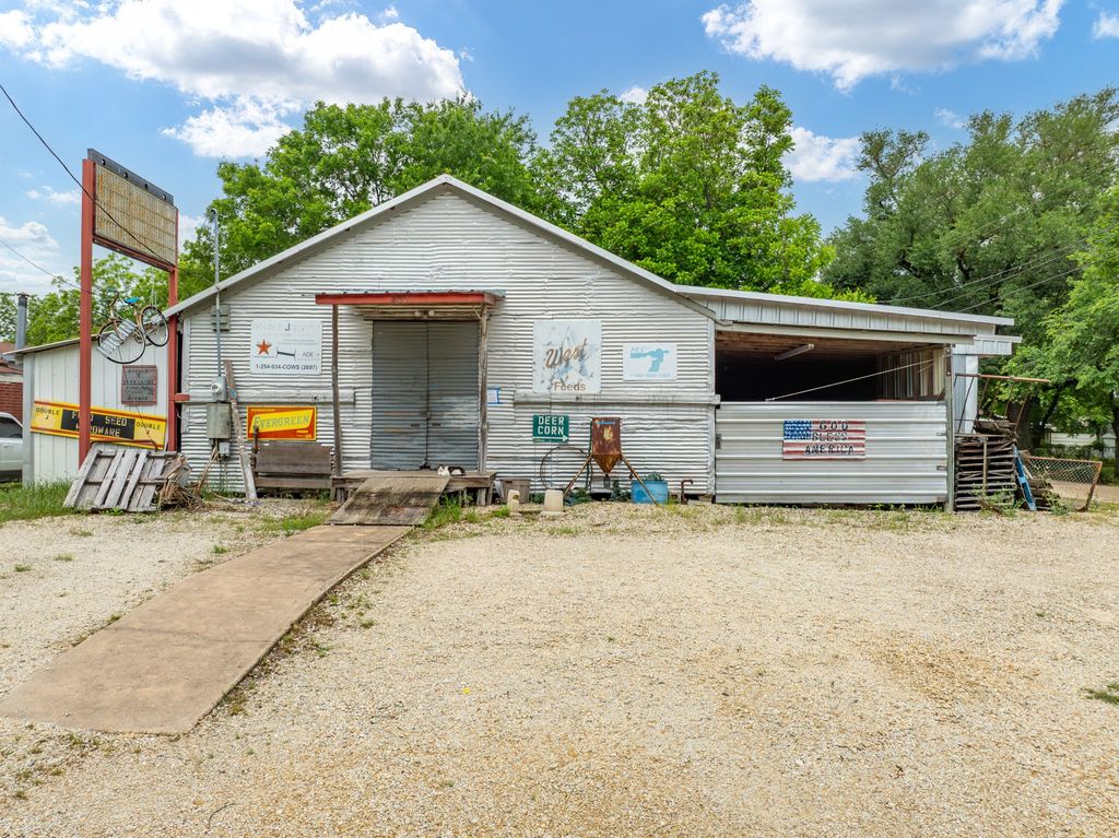202 2nd Street, Valley Mills, TX 76689