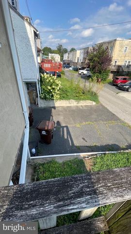118 MARSHALL RD, Lansdowne, PA 19050