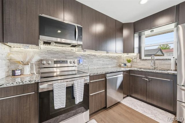 836 Rainbow Drive, St Louis, MO 63125