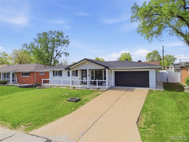 836 Rainbow Drive, St Louis, MO 63125