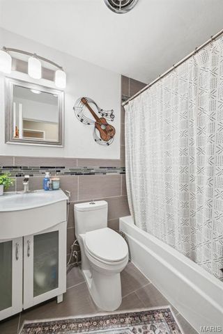 836 Rainbow Drive, St Louis, MO 63125