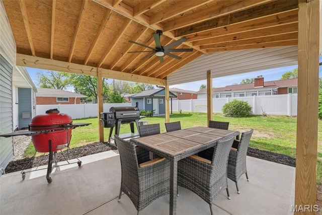 836 Rainbow Drive, St Louis, MO 63125