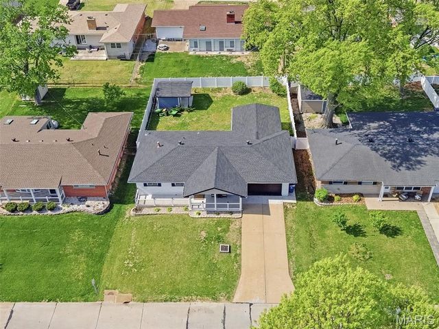 836 Rainbow Drive, St Louis, MO 63125