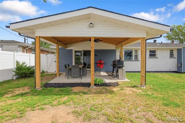 836 Rainbow Drive, St Louis, MO 63125