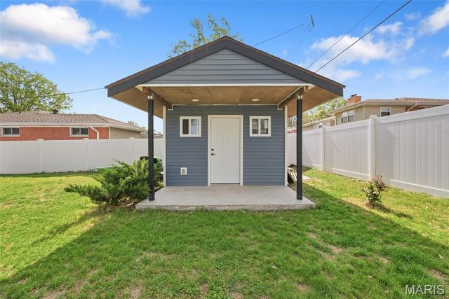 836 Rainbow Drive, St Louis, MO 63125