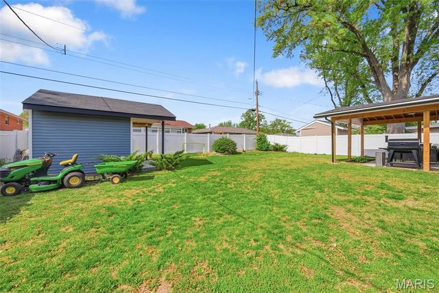 836 Rainbow Drive, St Louis, MO 63125