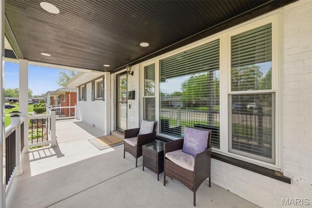 836 Rainbow Drive, St Louis, MO 63125
