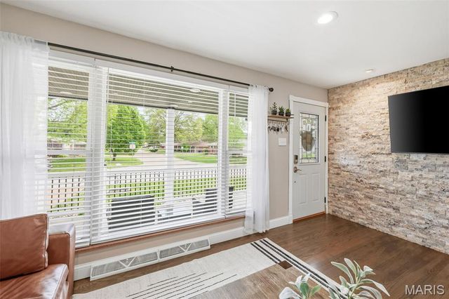 836 Rainbow Drive, St Louis, MO 63125