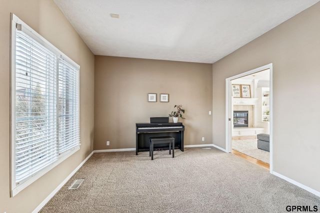 16521 Douglas Circle, Omaha, NE 68118