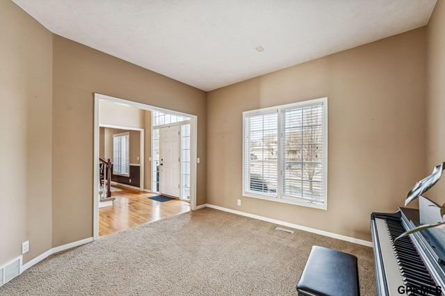 16521 Douglas Circle, Omaha, NE 68118