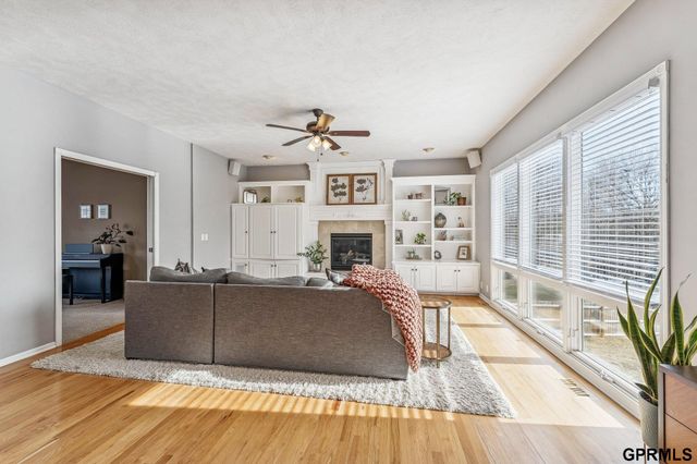 16521 Douglas Circle, Omaha, NE 68118