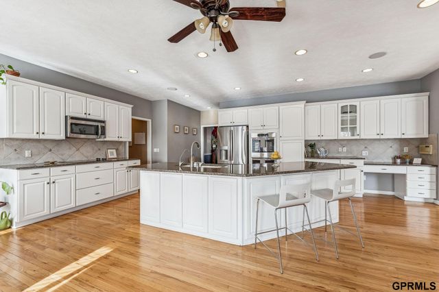 16521 Douglas Circle, Omaha, NE 68118