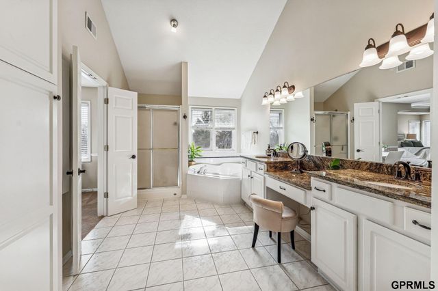 16521 Douglas Circle, Omaha, NE 68118