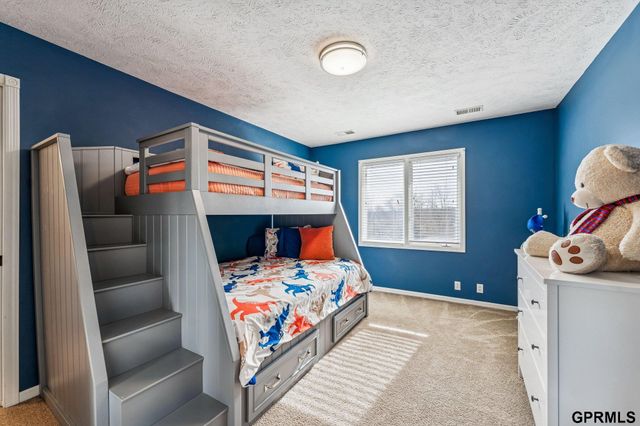 16521 Douglas Circle, Omaha, NE 68118