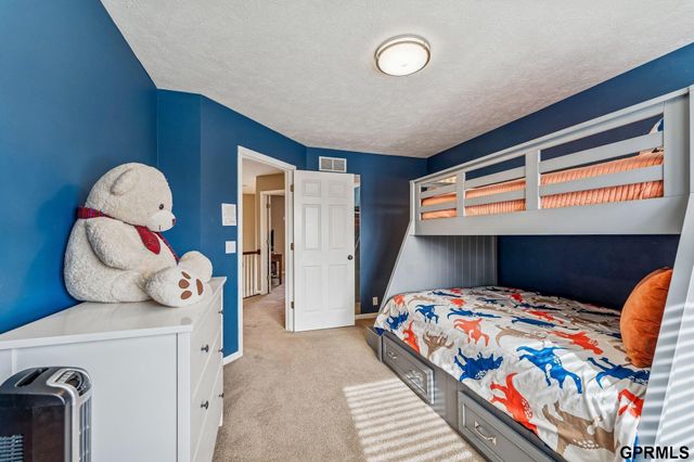 16521 Douglas Circle, Omaha, NE 68118