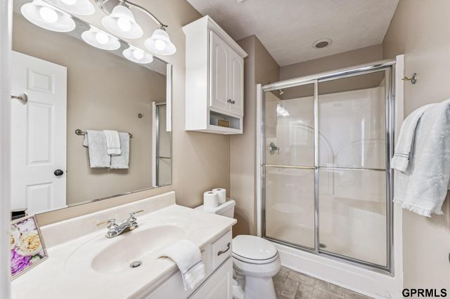 16521 Douglas Circle, Omaha, NE 68118