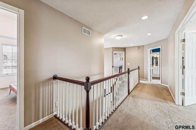 16521 Douglas Circle, Omaha, NE 68118