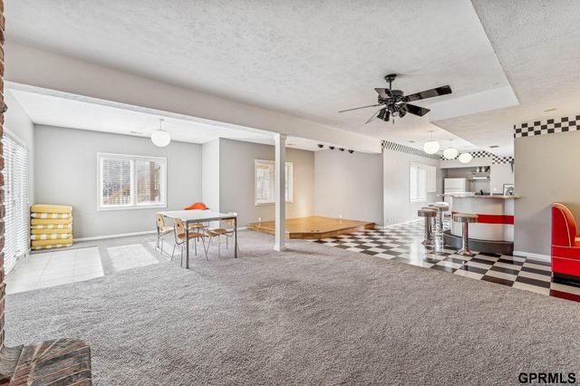 16521 Douglas Circle, Omaha, NE 68118