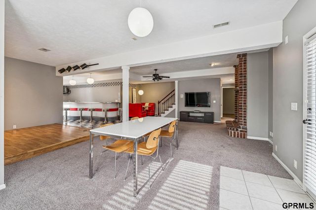 16521 Douglas Circle, Omaha, NE 68118