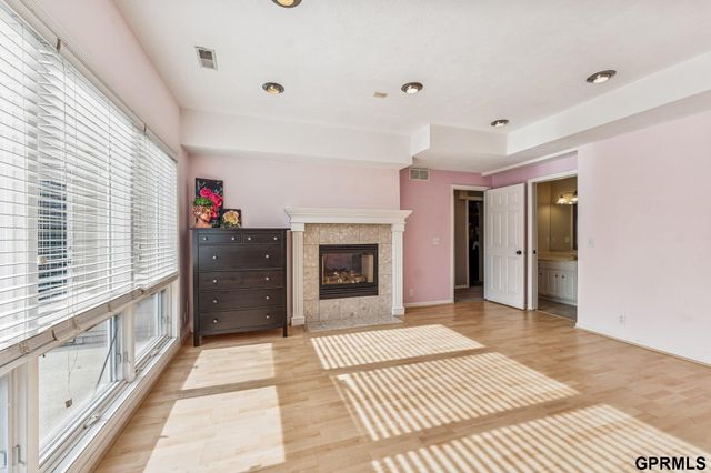 16521 Douglas Circle, Omaha, NE 68118