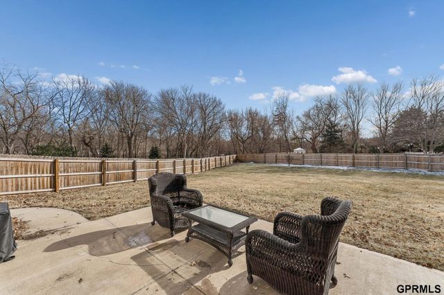 16521 Douglas Circle, Omaha, NE 68118