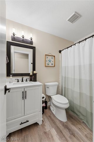 8863 Lynnpark Street NE, Alliance, OH 44601