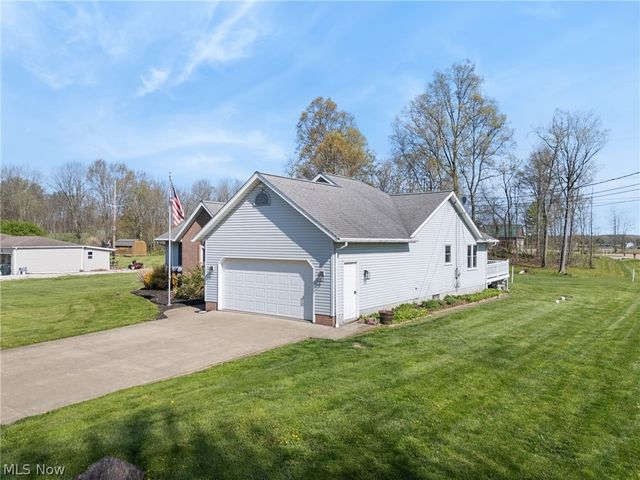8863 Lynnpark Street NE, Alliance, OH 44601