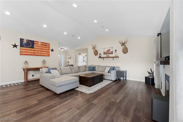 8863 Lynnpark Street NE, Alliance, OH 44601