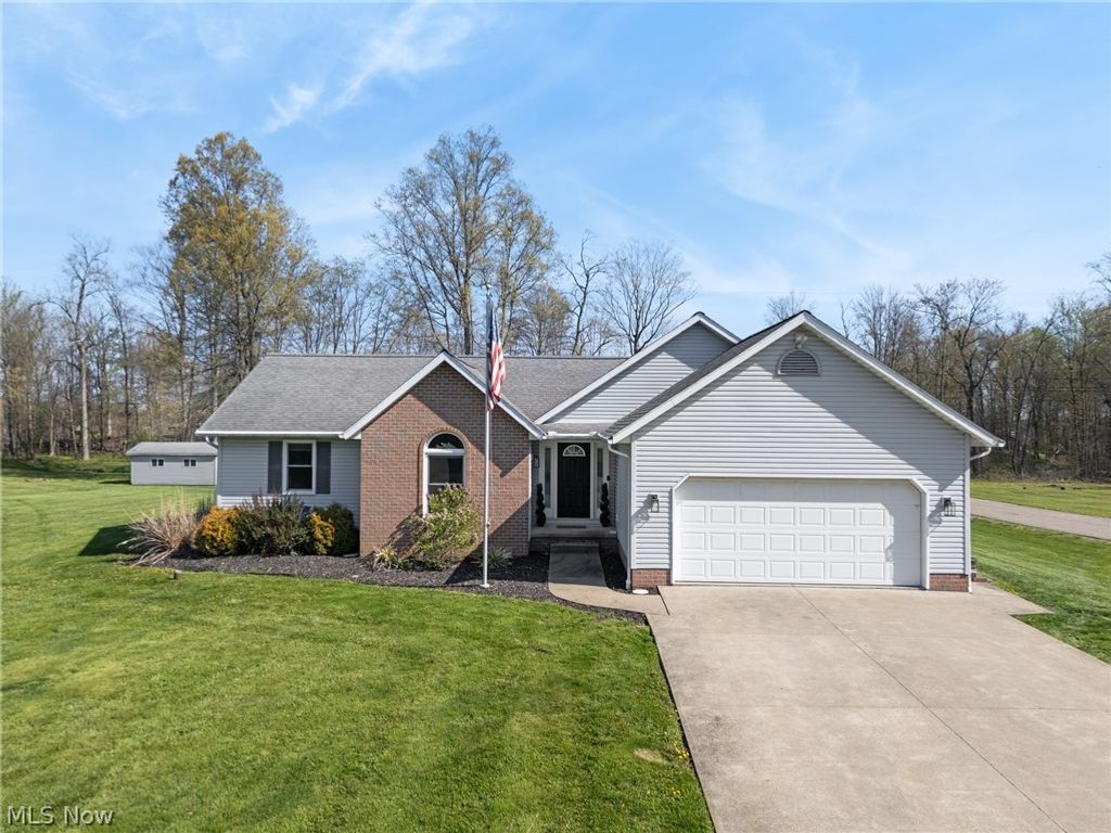 8863 Lynnpark Street NE, Alliance, OH 44601