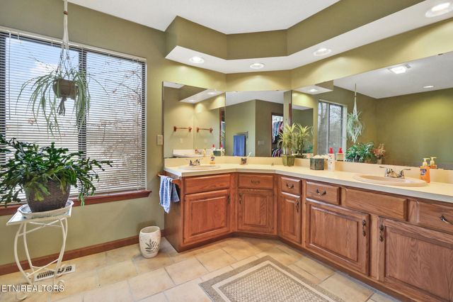 31 Kingsboro Lane, Crossville, TN 38558