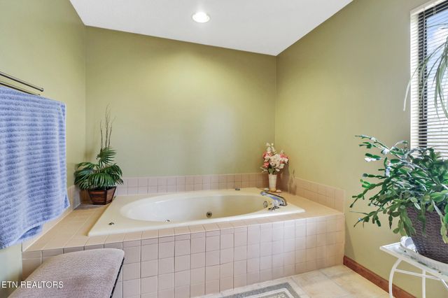 31 Kingsboro Lane, Crossville, TN 38558