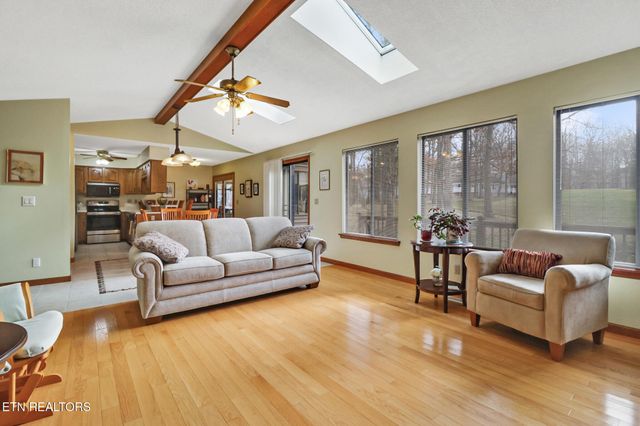 31 Kingsboro Lane, Crossville, TN 38558