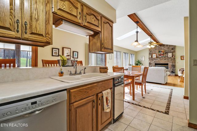 31 Kingsboro Lane, Crossville, TN 38558