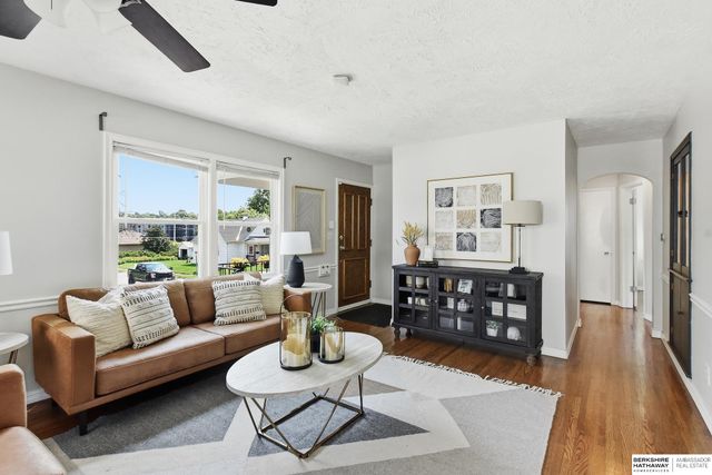 844 S 50th Street, Omaha, NE 68106